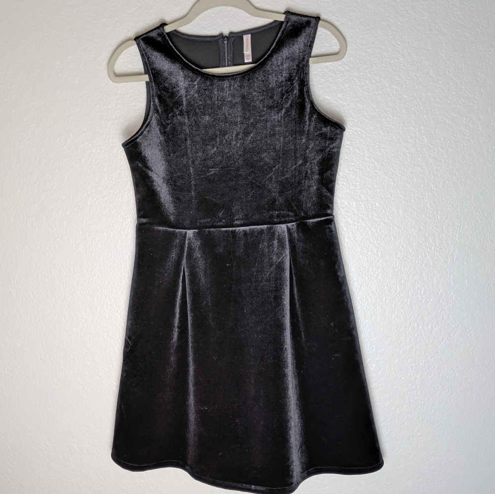 Xhilaration black Velvet shift dress. Sz 14/16